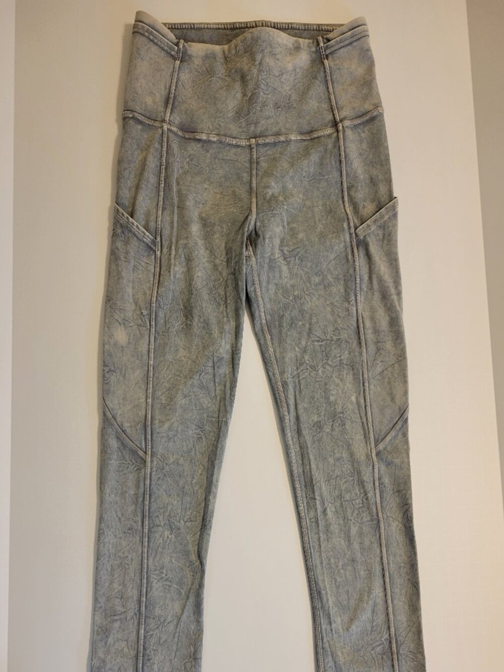 Lulu Fast & Free w/ pockets | Grey Acid | Sz 6, 7/8 length | LIke New